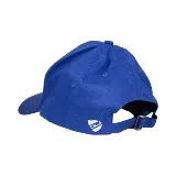 Gorro de béisbol azul con logo de Umbro bordado en blanco y la palabra "Nacional" bordada en rojo.