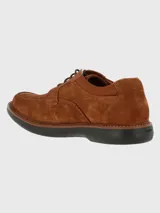 Zapato de cuero negro con cordones, suela de goma EVA y puntera redonda.