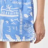 Short de gasa de algodón color celeste con estampado all over en blanco.