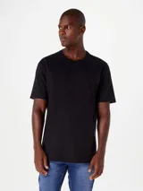 Camiseta básica de manga corta, cuello redondo y calce regular, color rojo jaspeado.