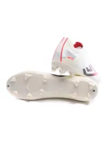 Championes de fútbol Umbro Victory HG, color celeste con detalles en amarillo.