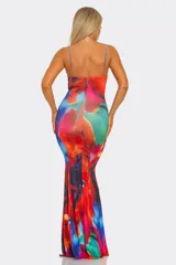 Vestido largo de fiesta con estampado multicolor, escote corazón con detalle de nudo y breteles finos.