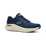 Championes deportivos Skechers Arch Fit 2.0 color azul marino, con cordones y capellada de malla técnica. Cuentan con plantilla extraíble Arch Fit con soporte en el arco plantar certificado por podólogos y media suela con amortiguación.