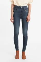 Jeans Levi's® Mile High Super Skinny de tiro alto, color azul oscuro, ajustados en cadera y muslos, con pierna súper ajustada y stretch.