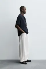 Pack de tres camisetas básicas de hombre, corte regular, cuello redondo y manga corta.