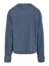 Campera de denim corta color celeste, con cuello tipo biker, cierre cruzado con doble hilera de botones y diseño sin forro.