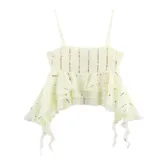 Top color crema con breteles finos, escote cuadrado, volados y lentejuelas.