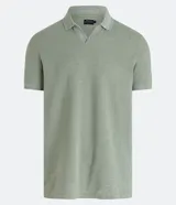 Polo de hombre color gris claro, corte confort, cuello polo, manga corta y tejido texturizado.