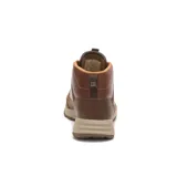 Bota unisex Caterpillar Quest Mid de cuero color marrón, con cordones y suela de goma color beige.