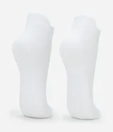 Kit de dos pares de medias invisibles negras, confeccionadas en poliamida y elastano, de tejido liso y diseño deportivo.