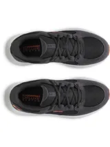 Zapatillas deportivas Under Armour Charged Versurge para hombre, color gris oscuro con detalles en naranja y suela blanca.