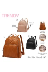 Mochila negra con diseño acolchado y pespuntes verticales. Tiene un bolsillo frontal con cierre y el logo de la marca bordado.