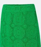 Minifalda verde de encaje con diseño de círculos, forro interior y cintura elástica.