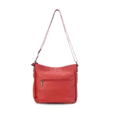 Bandolera marrón de cuero sintético con correa larga regulable combinada a tono. Tiene dos bolsillos frontales con cierre, apertura superior con cierre, división interna, bolsillos internos y bolsillo trasero con cierre.