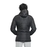 Campera puffer gris con capucha, cierre frontal con cremallera, bolsillos laterales y logo de Umbro en el pecho.