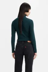Remera de manga larga de algodón, con cuello alto y estampado en rayas en tonos verde y azul.