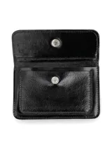 Porta documentos plateado de cuero vacuno con bolsillo frontal para documento de identidad o tarjeta de crédito.