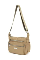 Bandolera color beige con correa larga regulable, tres bolsillos frontales con cierre y dos bolsillos laterales abiertos.