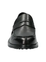 Mocasín negro de cuero con plantilla de cuero y suela de goma.