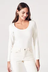 Remera rosa de algodón y elastano, de corte ajustado y mangas largas.