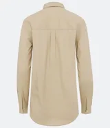 Camisa color beige de viscolino con cuello camisero, manga larga, botonadura frontal y corte holgado.