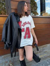 Remerón blanco con estampa roja de "Los Angeles".