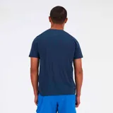 Remera deportiva azul con logo de New Balance en el pecho.