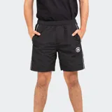 Short negro de poliéster con cintura elástica, bolsillos laterales y logo de Converse estampado en la pierna izquierda. Presenta una franja blanca a lo largo de la pierna.