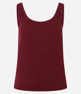 Musculosa negra de rib de algodón, con escote redondo.