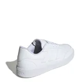 Championes Adidas Courtblock blancos de cuero sintético con las tres tiras laterales perforadas.