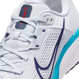 Championes de running Nike Quest 6, color negro con logo blanco.