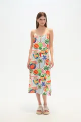 Vestido largo sin mangas de viscosa, con estampado de frutas y palmeras.
