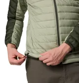 Campera Columbia con capucha, color verde oliva en la parte superior y gris claro en la parte inferior. Cuenta con cierre frontal, bolsillos laterales con cierre y logo de la marca en el pecho.