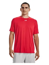 Remera deportiva Under Armour Tech para hombre, color rojo con logo blanco en el pecho. Confeccionada en tejido UA Tech™ de secado rápido y corte holgado.