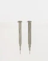 Aros colgantes largos dorados con strass y lluvia de cadenas.