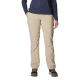 Pantalón de trekking convertible en short, color beige, con tecnología Omni-Shade de protección solar FPU 50, bolsillos laterales y traseros.