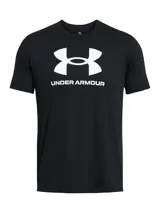 Remera blanca de hombre, marca Under Armour, modelo Sportstyle Logo. Tiene mangas cortas y cuello redondo. El logo de la marca está estampado en el pecho en color negro.