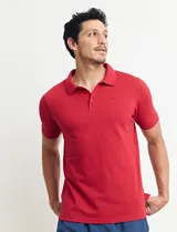 Chomba celeste con estampado de lunares blancos, cuello clásico y mangas cortas.