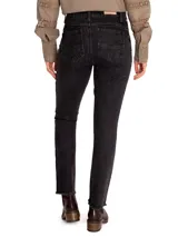 Pantalón de jean negro de tiro medio, corte skinny, con bolsillos delanteros con cierre y ruedo desflecado.
