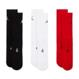 Pack de tres pares de medias Jordan de caña media, con tecnología Dri-FIT, amortiguación en la planta del pie y logo Jumpman tejido en el lateral. Un par es negro, otro blanco y el tercero rojo.