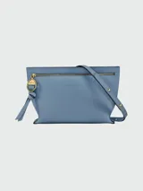 Bandolera Longchamp modelo Mailbox XS, color azul celeste, con correa larga regulable y cierre superior con cremallera.