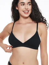 Conjunto de bikini negro con corpiño triangular y bombacha tipo tanga.