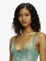 Vestido corto de algodón con estampado tie-dye en tonos verdes y azules. Tiene tirantes finos y escote en V.