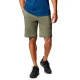 Short de hombre color verde oliva, con bolsillos laterales y traseros con cierre. Protección solar UPF 50 y repelencia al agua.