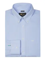 Camisa de hombre celeste a rayas verticales azules, de corte regular, con cuello abotonado, bolsillo en el pecho con logo bordado y mangas largas con puños abotonados.