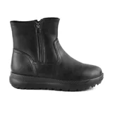 Bota corta negra de cuero sintético con cierre lateral y suela de goma.