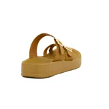 Sandalias negras con plataforma, tiras cruzadas y hebillas ajustables.