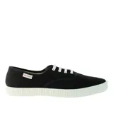Zapatillas Victoria modelo Inglesa, color negro con suela blanca de caucho vulcanizado y cordones blancos.