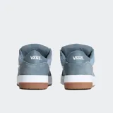 Championes Vans Hylane de gamuza y cuero sintético en tonos celeste y gris, con la Sidestripe blanca en 3D y suela de goma marrón.