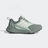 Championes de trail running Adidas Terrex Tracefinder 2, color verde con detalles en gris y blanco.